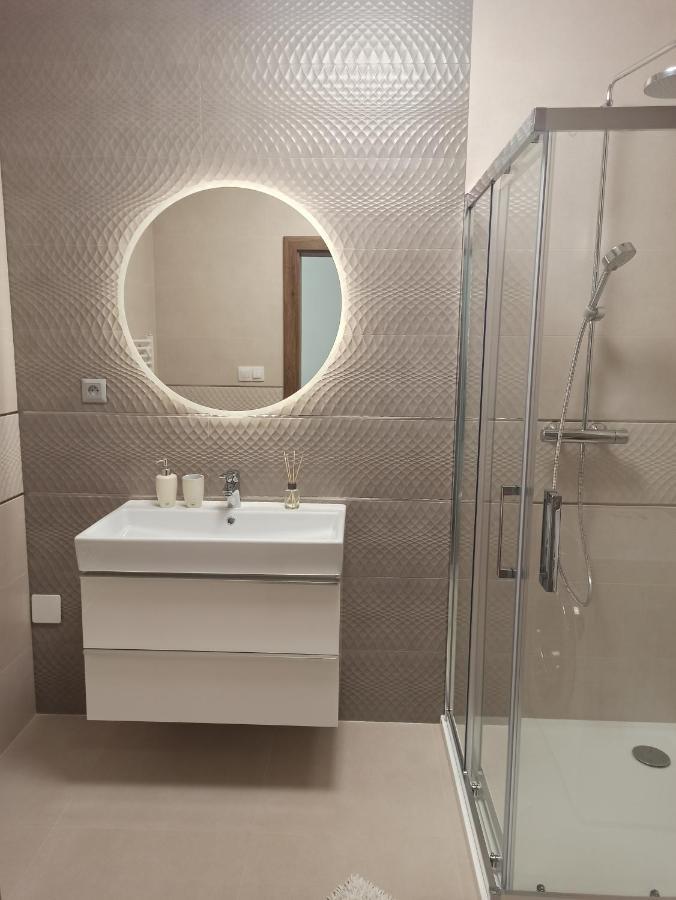 Taban Halifax Apartment - City Center & Free Parking Nitra Bagian luar foto