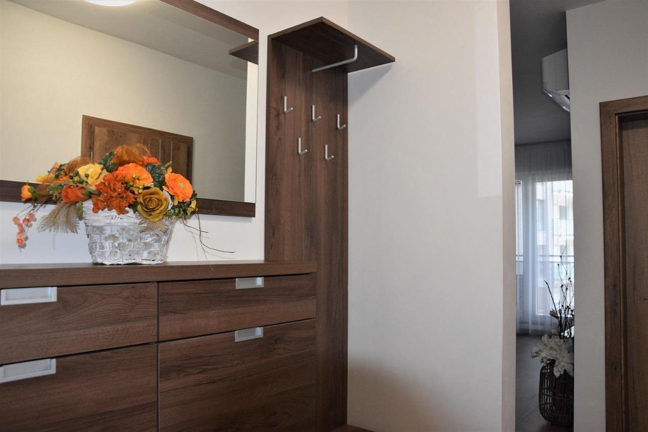 Taban Halifax Apartment - City Center & Free Parking Nitra Bagian luar foto