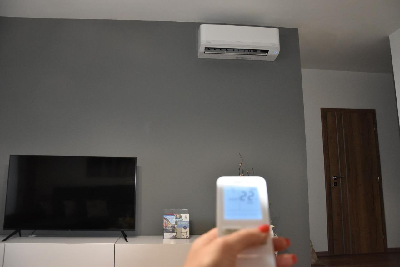 Taban Halifax Apartment - City Center & Free Parking Nitra Bagian luar foto